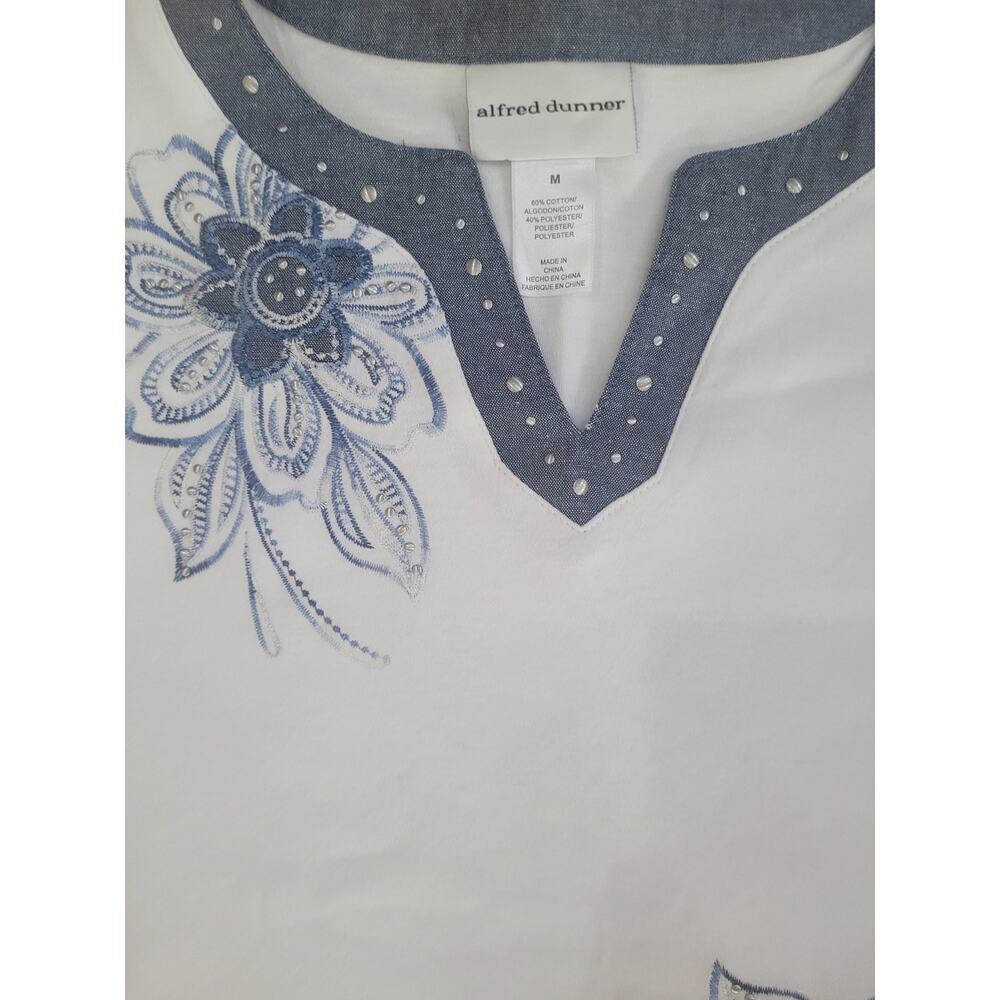 Alfred Dunner Wht/Denim Flower Shirt V Neck Sz M - Picture 3 of 6